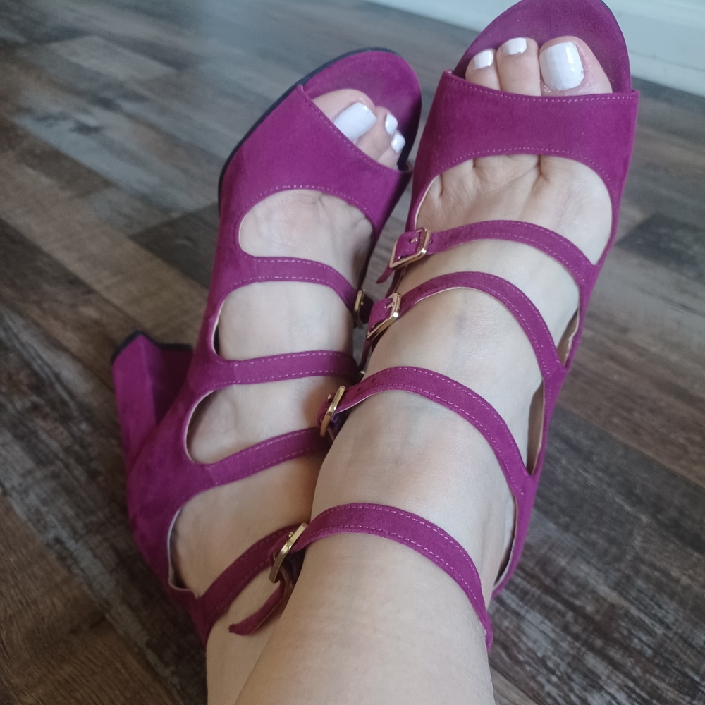 CLOSE-OUT SALE: 6.5 Beautiful Unisa Suede Heels